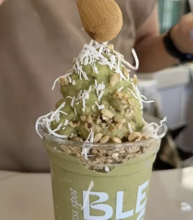 Smoothie de matcha con coco